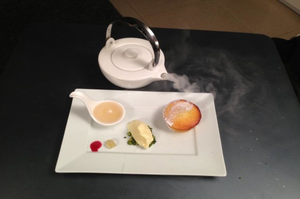 Moelleux au Chocolate mit Kokoseis und Pfefferminztee