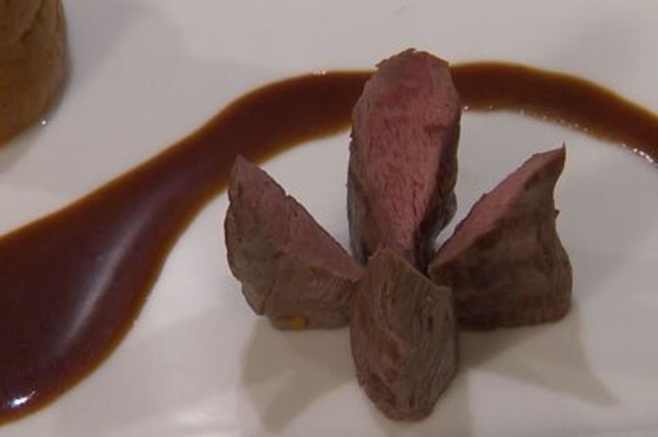 Lammfilets mit Kürbis-Quiche und Süßkartoffeln