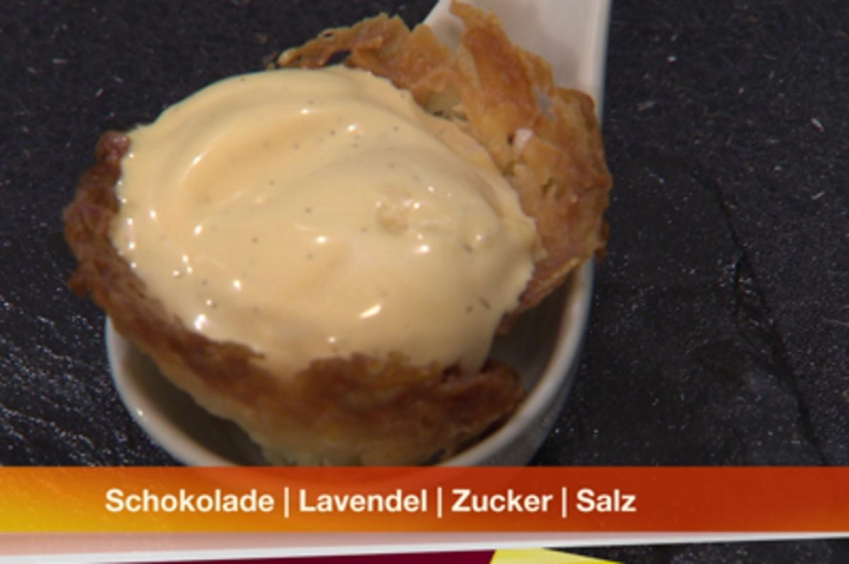 Schokosüppchen mit Lavendel- und Karamelleis