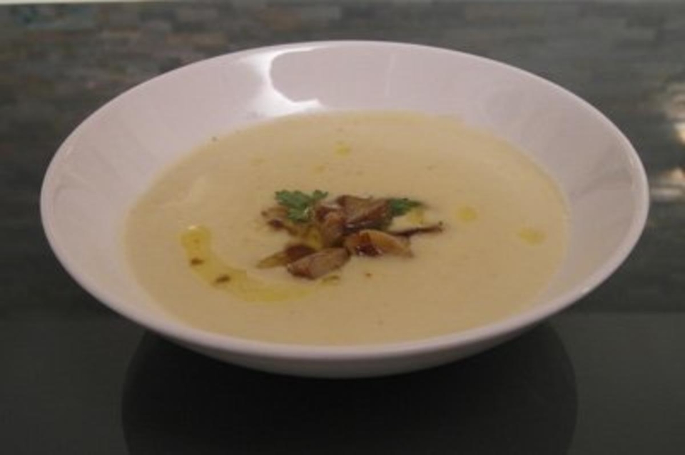 Selleriecremesuppe mit Steinpilzen