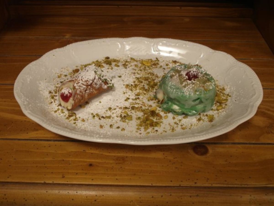 Cassata Siciliana und Cannolo in crema pasticcera