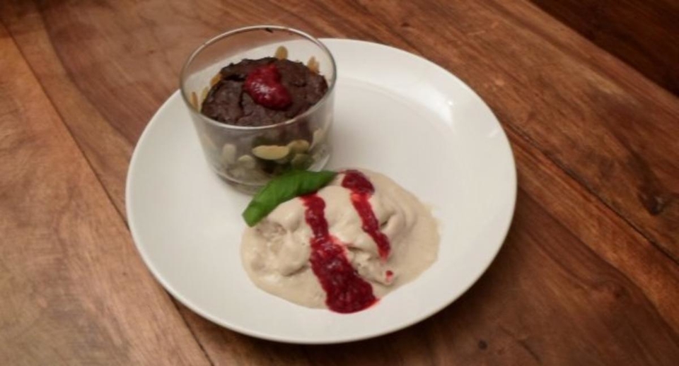 Avocado- Schokoladenkuchen mit Bananeneis