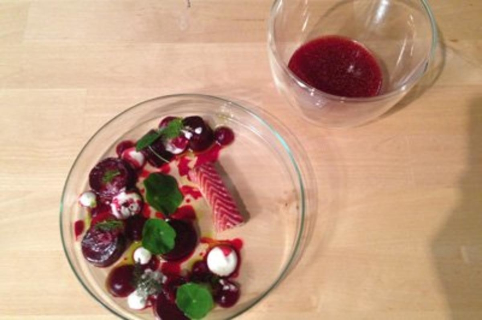 Rote Bete mit Räucheraal und Joghurt