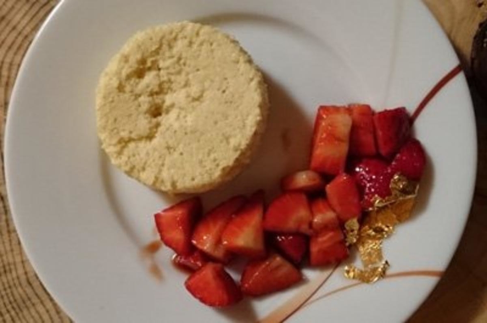 Grießflammeri an Balsamico Erdbeeren