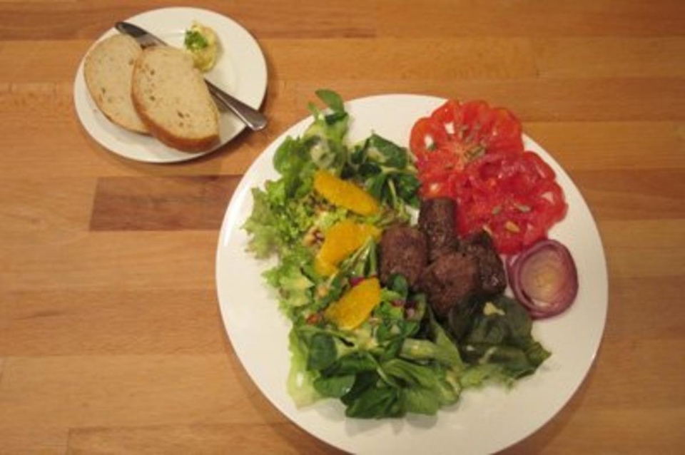 "Klopfers Ende" - Hasenfilet auf Salatbett