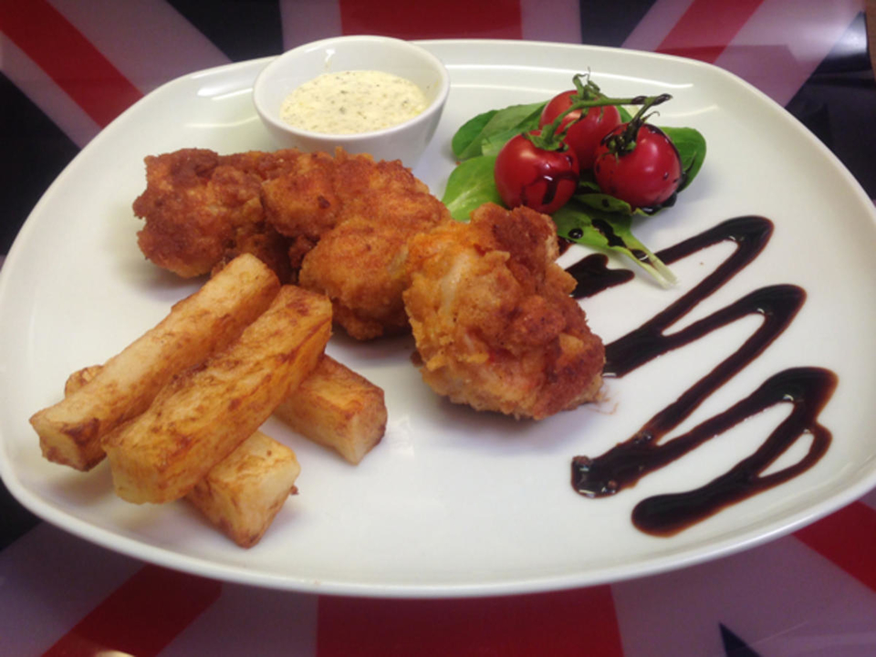 Breaded Scampi with XL- Chips and homemade Tartar Sauce