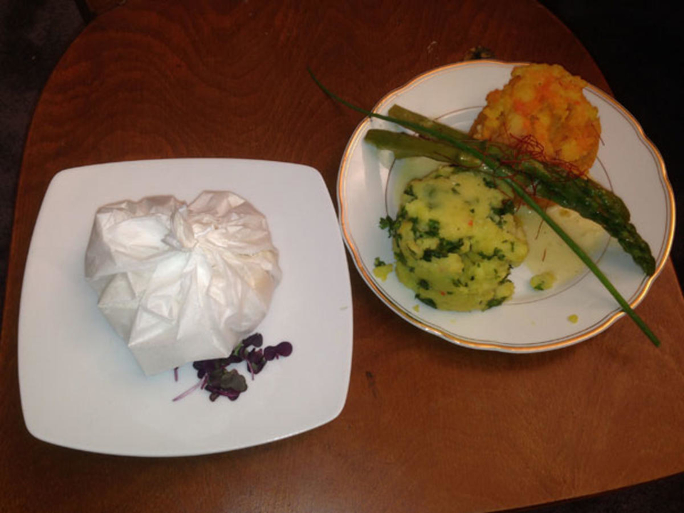Steinbutt mit zweierlei Hitschl und Spargel