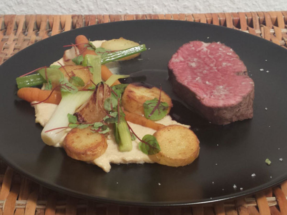Irisches Ochsenfilet mit Wurzelgemüse, Erdapfel und Rotwein