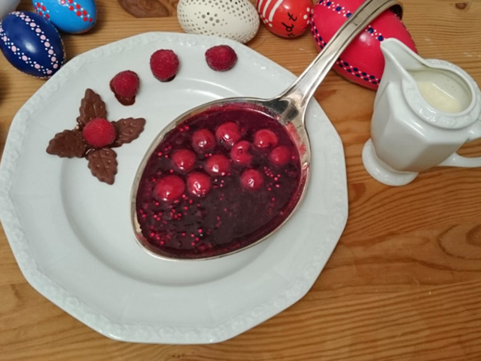 Bremer Rote Grütze mit Vanilletunke