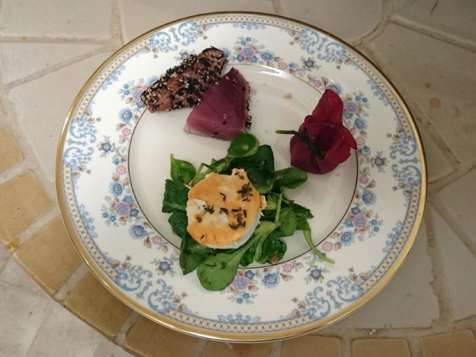 Variation aus Fisch, Fleisch und Salat
