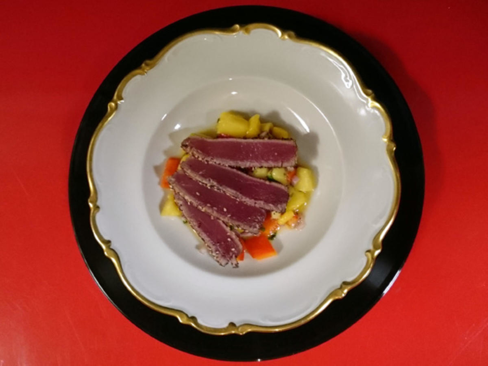 Thunfischsteak auf Mango-Chili Salat