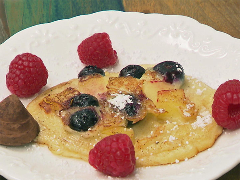 Norddeutscher Pfannkuchen an dreierlei Frucht