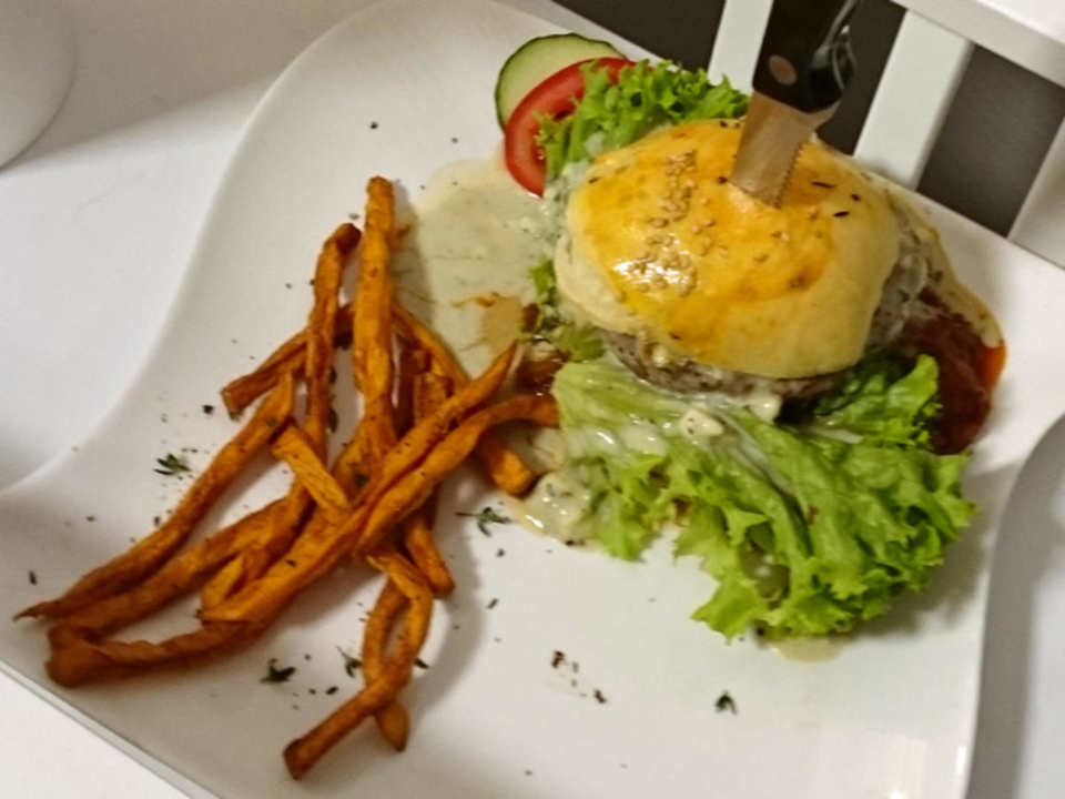 Blue-Cheese-Burger mit Bacon Marmelade