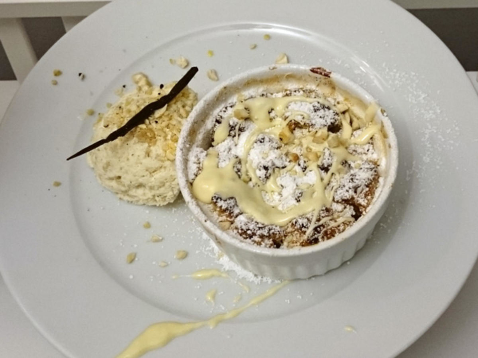 Apple Crumble mit Cashew Vanilleeis
