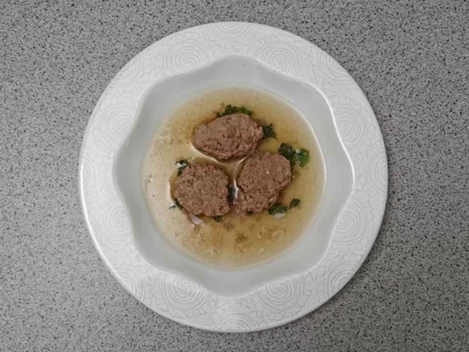 Wildkraftbrühe mit Leberklößchen