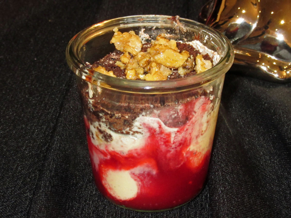 Schoko Torte mit Vanille Eis