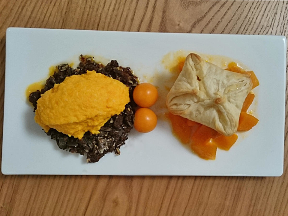 Kürbiscremeeis mit Kürbiskerncrumble und Physalis