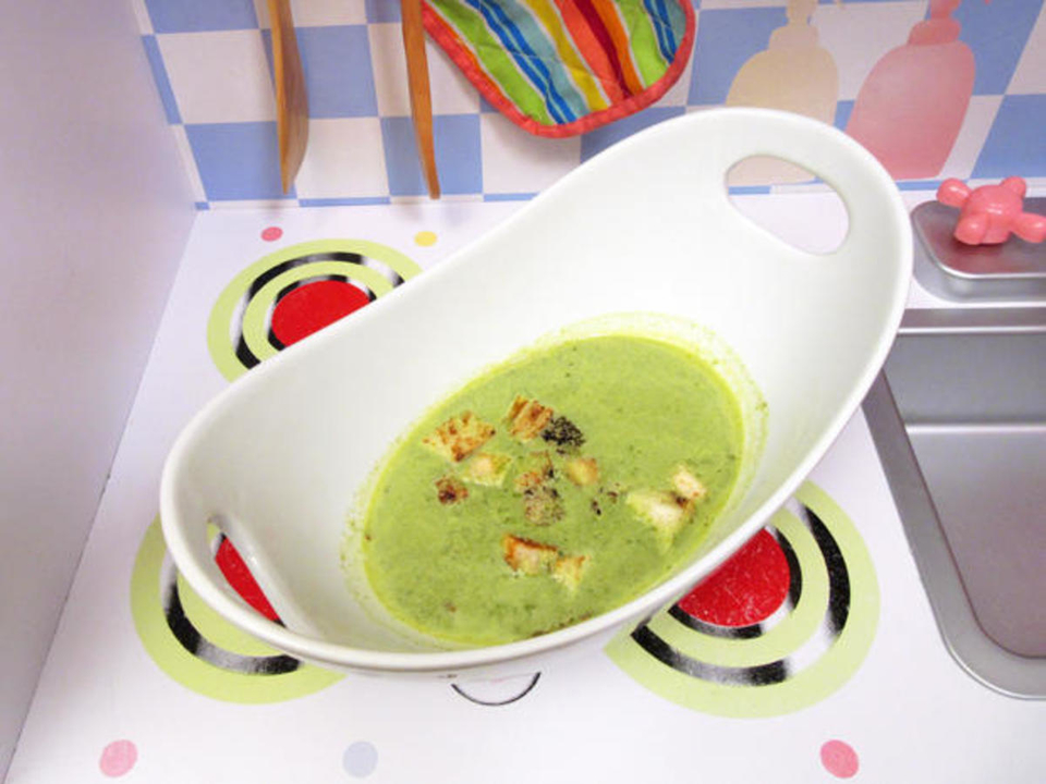 Brunnenkresse-Suppe mit Parmaschinkengitter und Croutons