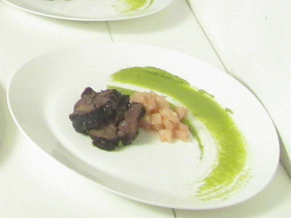 Ochsenbäckchen, Pommes Dauphin, Erbspüree und Birnen-Ingwer Chutney