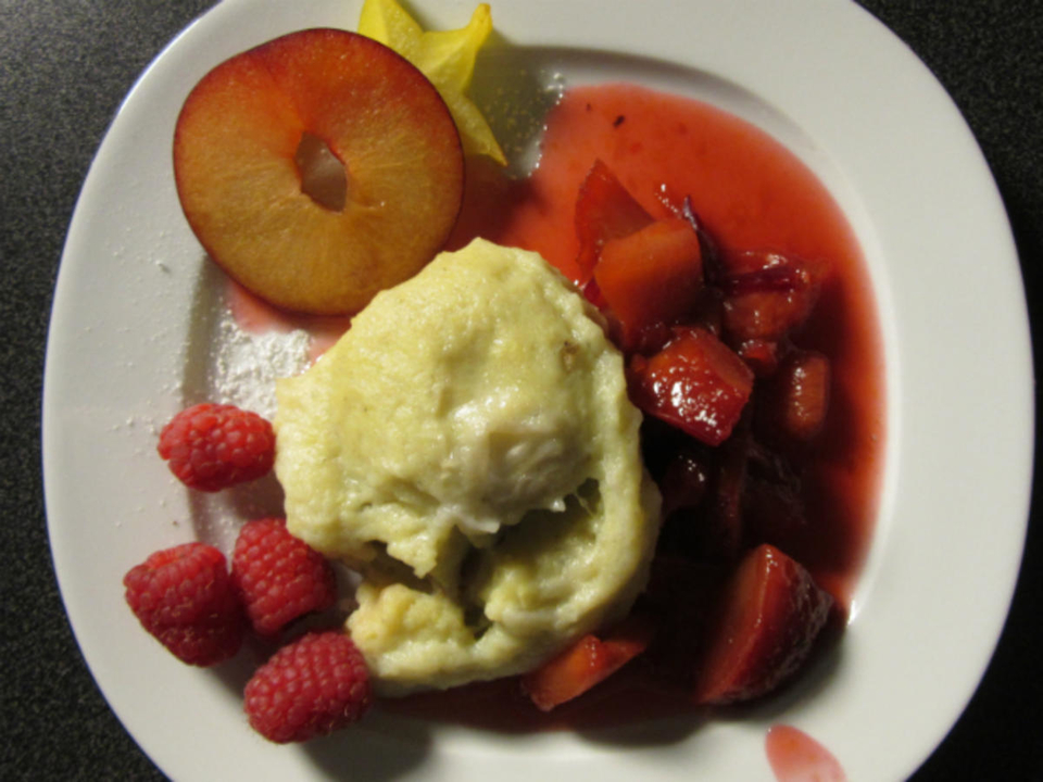 Kartoffelklöße mit Omas Pflaumen und einer Zimt- & Zuckerbutter