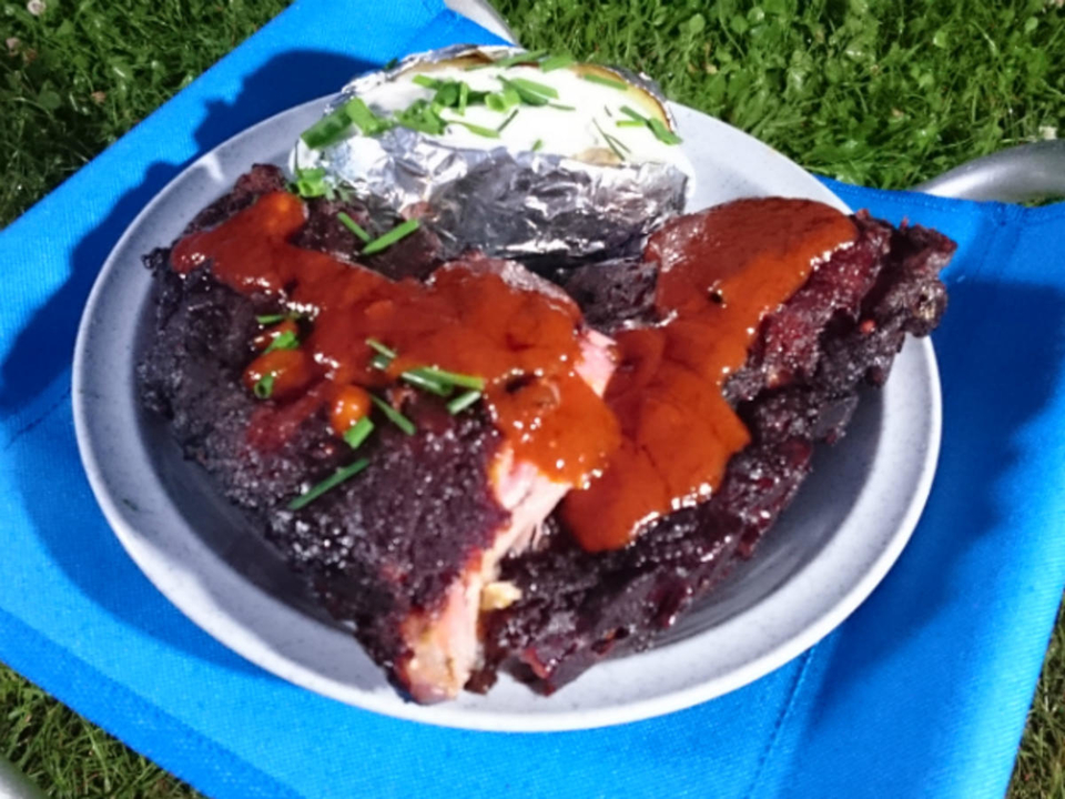 3-2-1 Spareribs mit Backkartoffeln