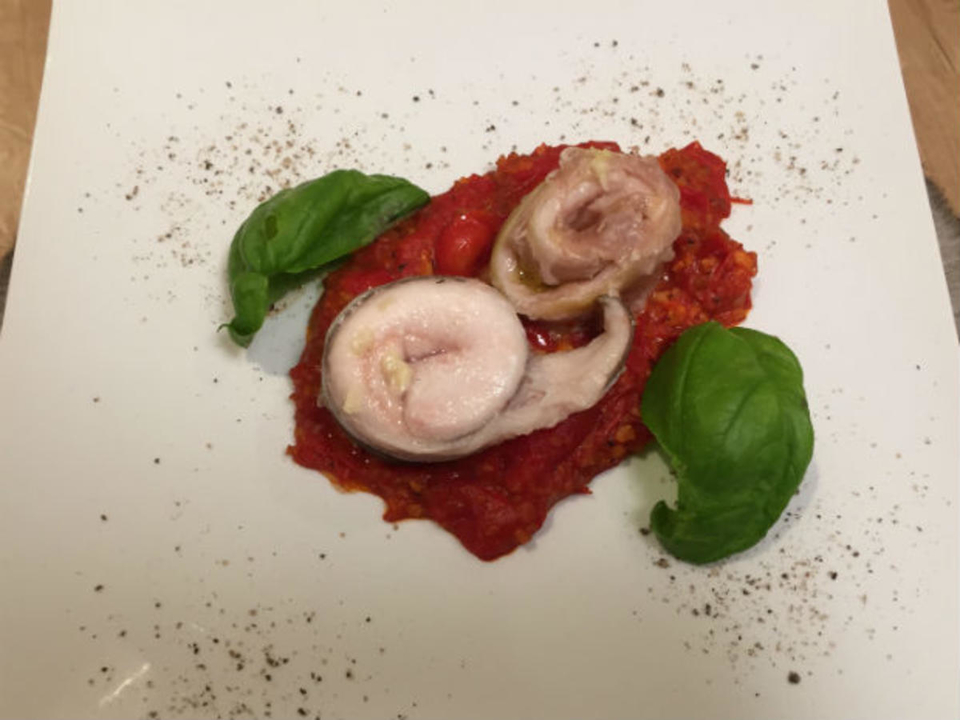 Roulade von der Rhöner Bachforelle / Rhöner Schinken / Tomatensugo