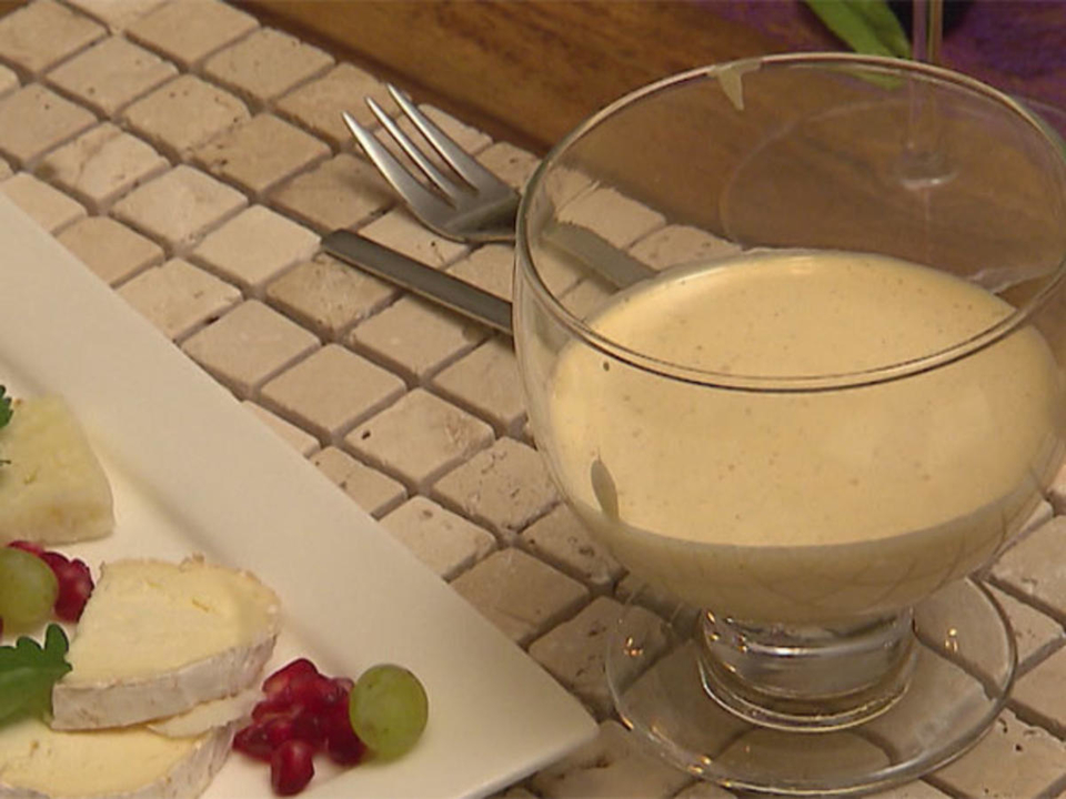 Lauwarme Zabaione und eine Käseauswahl