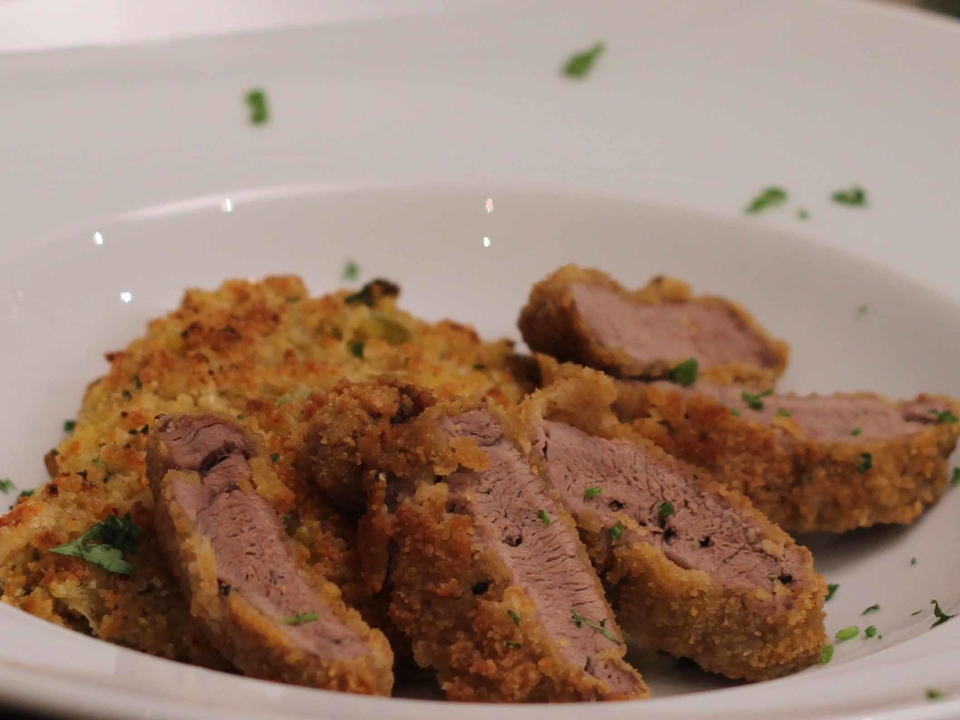 Wildschweinschnitzel Wiener Art, dazu Orangen-Fenchel-Risotto mit Parmesankruste