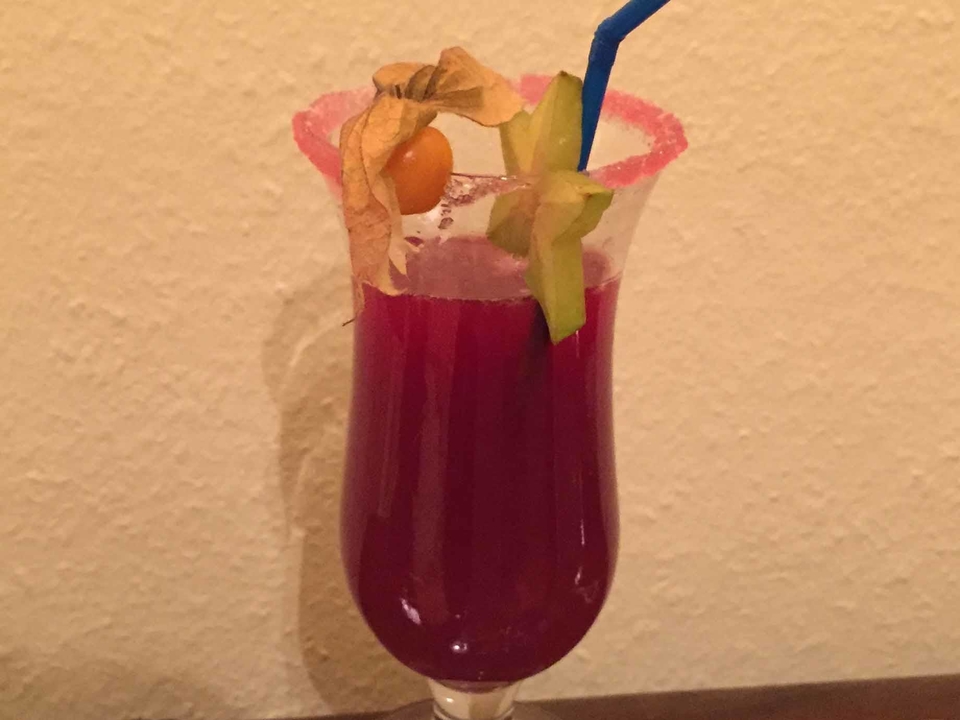 Kirsche-Minze-Rum-Cocktail