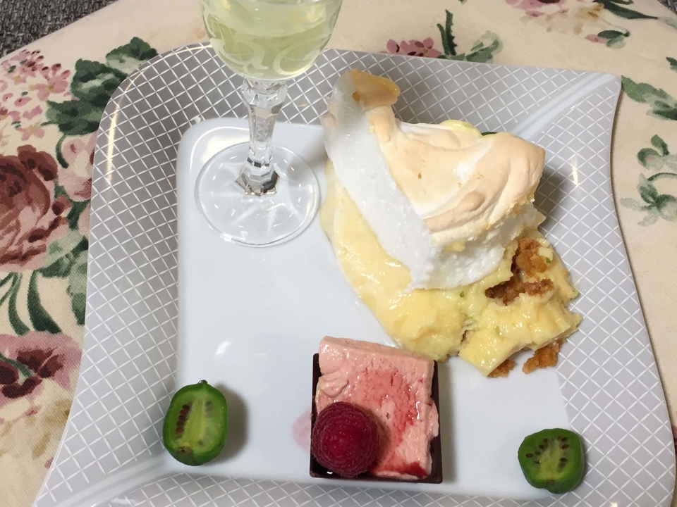 Key-West-Lime-Pie und Himbeerparfait im Schokoschiffchen