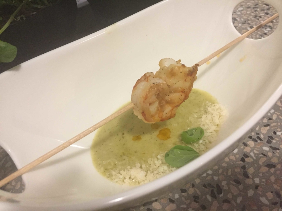 Basilikum Parmesan Süppchen mit Wildfang-Garnele