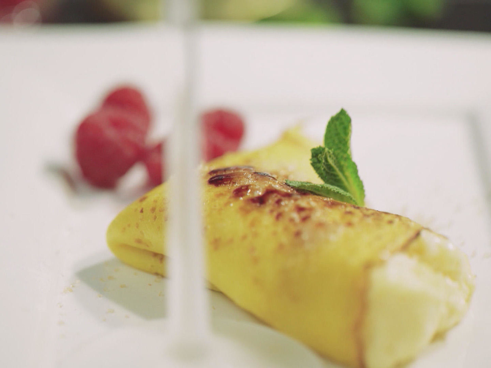 Zitronencreme im Safrancrêpe