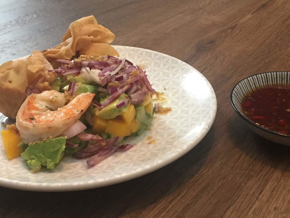Asiatischer Salat mit Wan-Tans