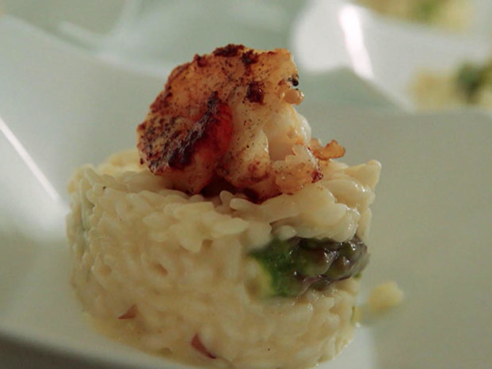 Risotto vom grünen Spargel mit Riesengarnele und Rieslingschaum