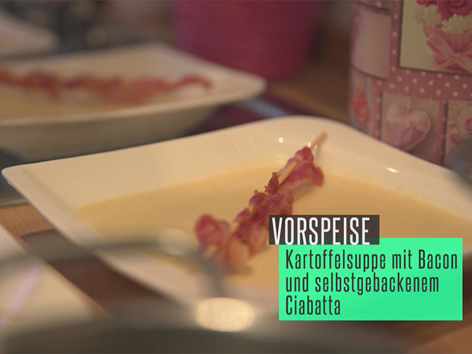 Kartoffelsuppe mit Bacon und selbstgebackenem Ciabatta