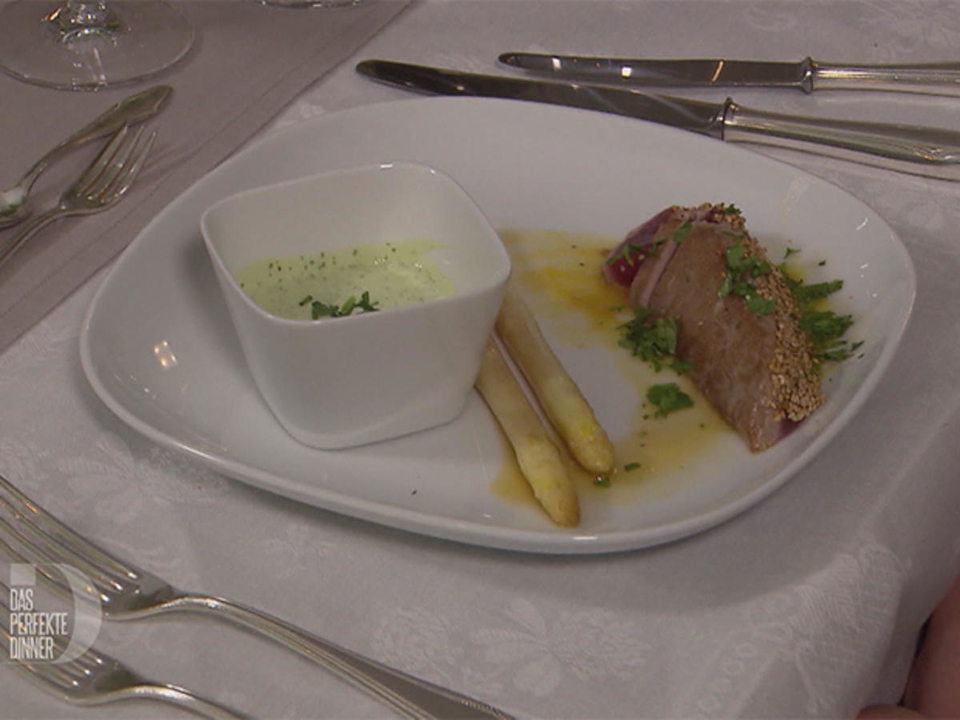 Thunfischfilet mit Pfannenspargel und Frankfurter Grüne Soße