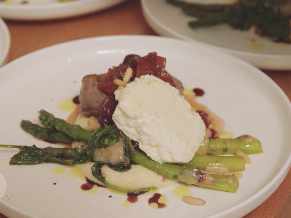 Kalbsfilet und Pulpo mit Selleriepüree und Grünspargel