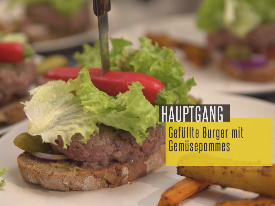 Gefüllter Burger mit dreierlei Gemüsepommes und Guacamole