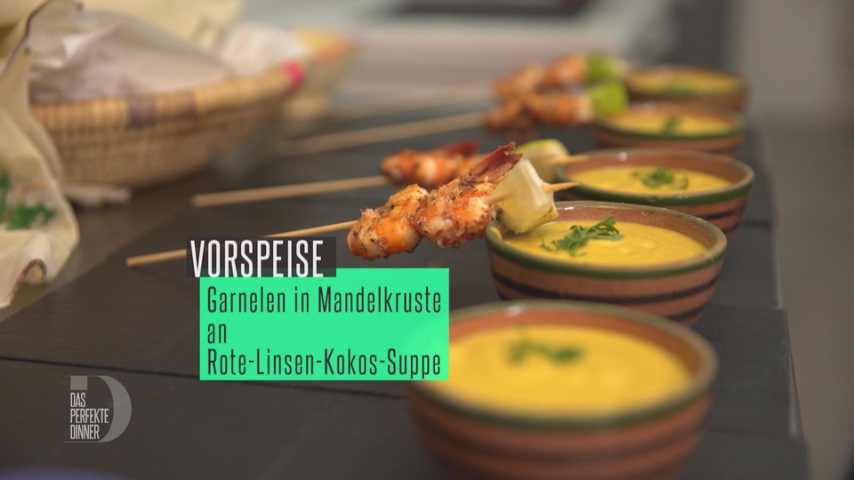 Rote Linsen-Kokossuppe mit Gambas in Mandelkruste