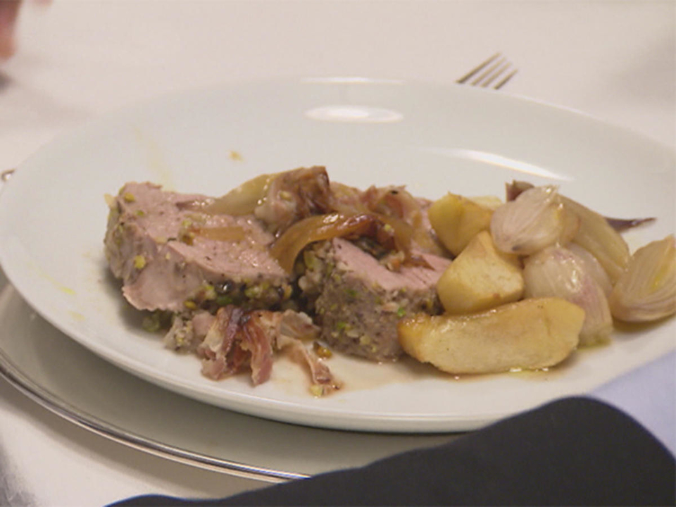 Kalbsfilet im Speckmantel mit Nüssen