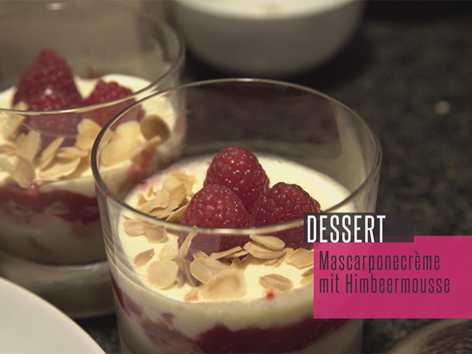 Mascarponecreme mit Himbeermousse im Glas