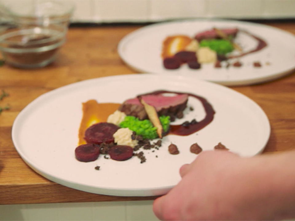 Rinderfilet mit Karottencreme, Pastinaken Püree und Rotweinjus