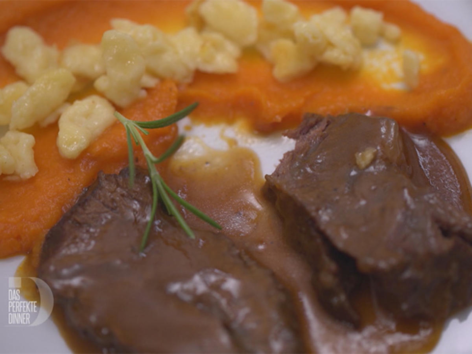 Geschmorte Rinderbacke in Madeirasoße mit Topfenspätzle und Karottenpüree