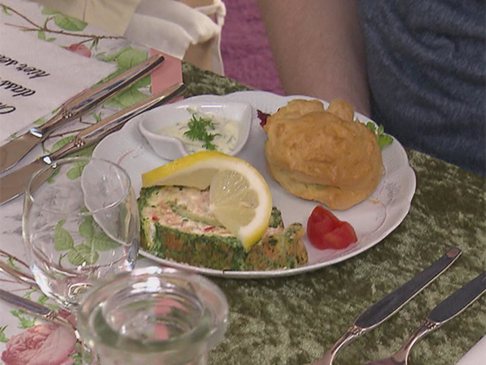 Lachsroulade / Windbeutel mit Krabben
