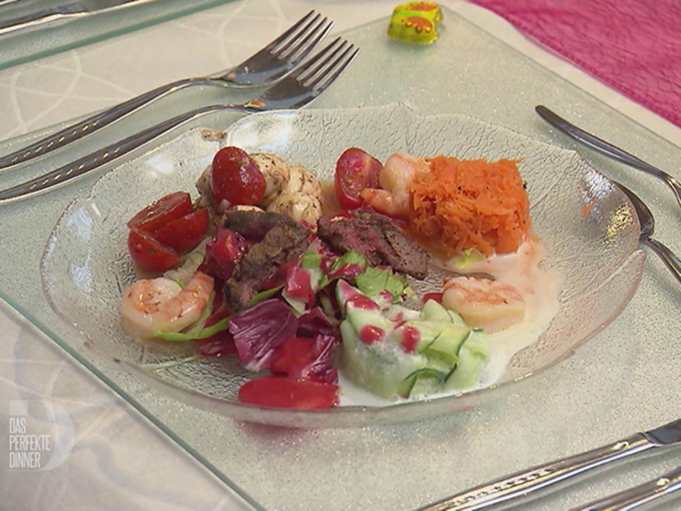Salatplatte à la Adrian mit frischem Baguette