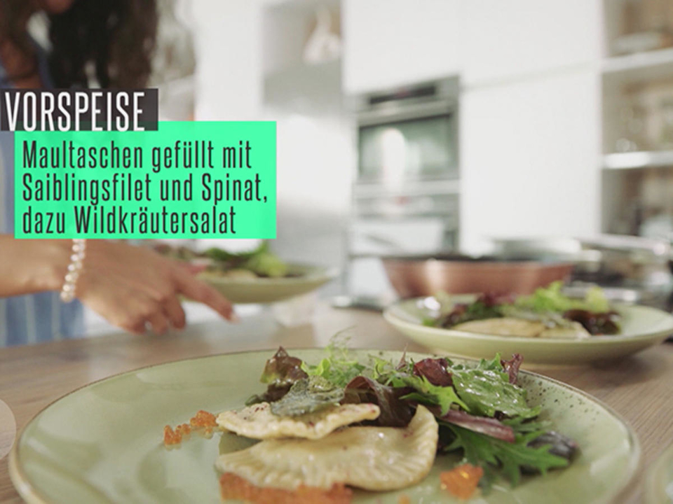 Maultaschen vom Bachsaibling mit Wildkräutersalat