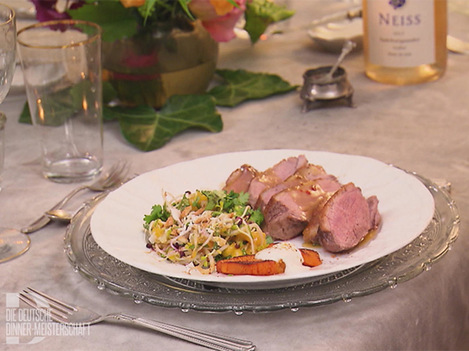 Entenbrust an Sprossensalat mit Süßkartoffel