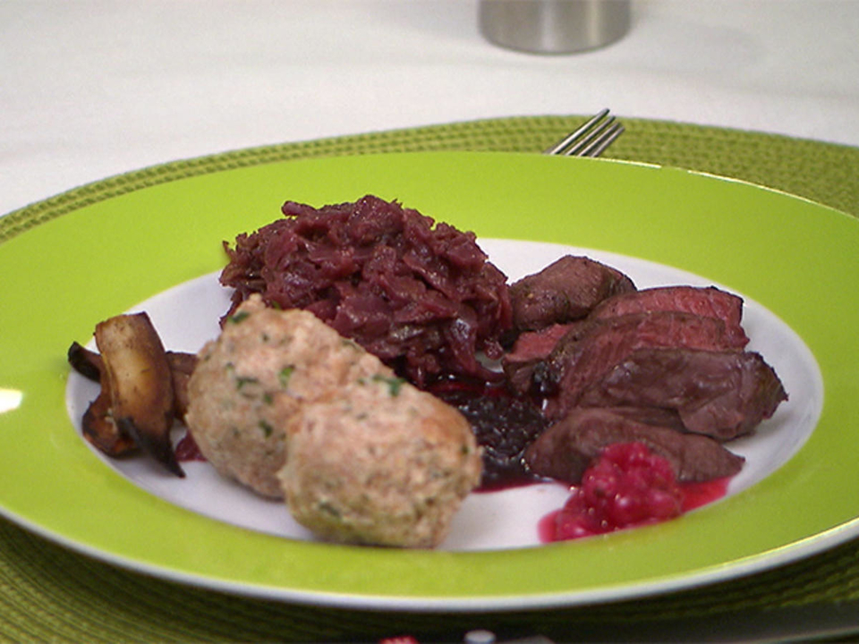 Damwild-Rücken mit Dinkel-Vollkorn-Semmelknödeln