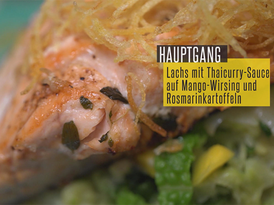 Ins Netz gegangen: Gebratener Lachs auf Mango-Sahne-Wirsing