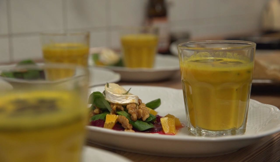 Kürbis-Ingwer-Suppe und Rote-Bete-Carpaccio mit Feldsalat